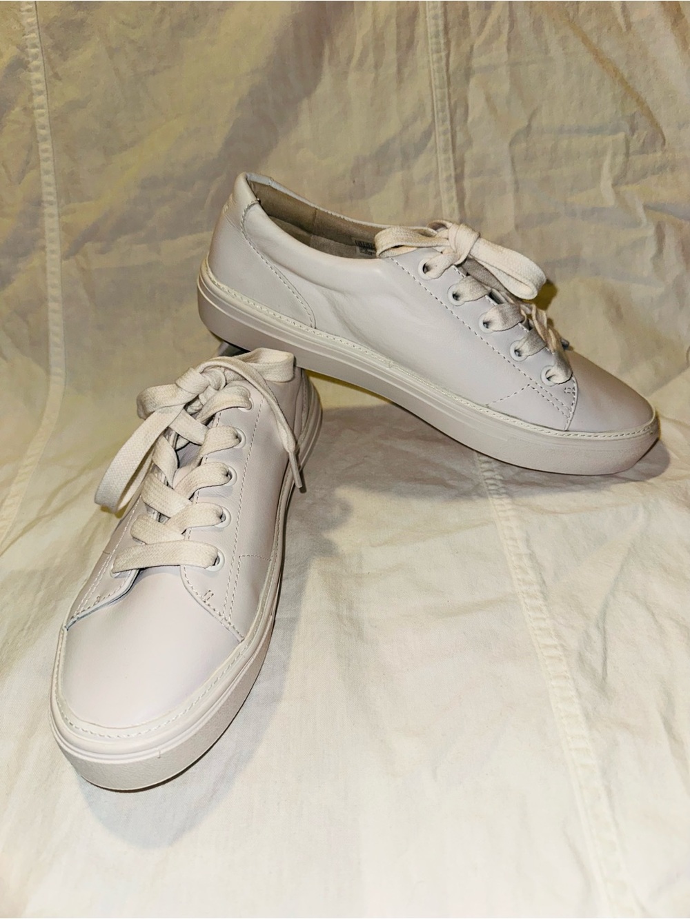 TOMS Women’s White Leather Sneakers Size 9.5